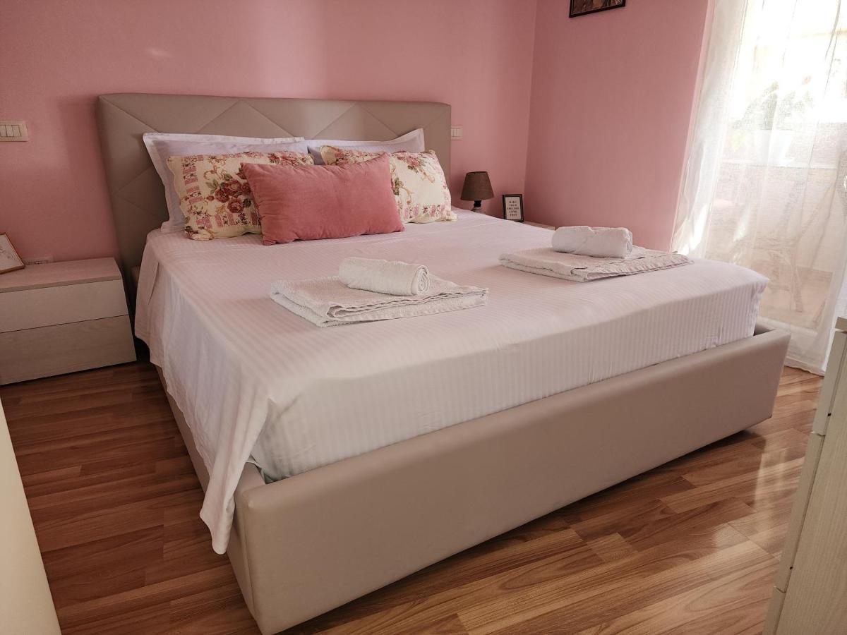 Cozy Sunlit Apartment With Scenic Balcony View Тирана Экстерьер фото